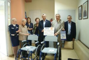 Από την παράδοση των 2 Αναπηρικών Αμαξειδίων στην «Κιβωτό της Αγάπης» Πατρών παρουσία της Προέδρου κ. Κατερίνας Νικολάου