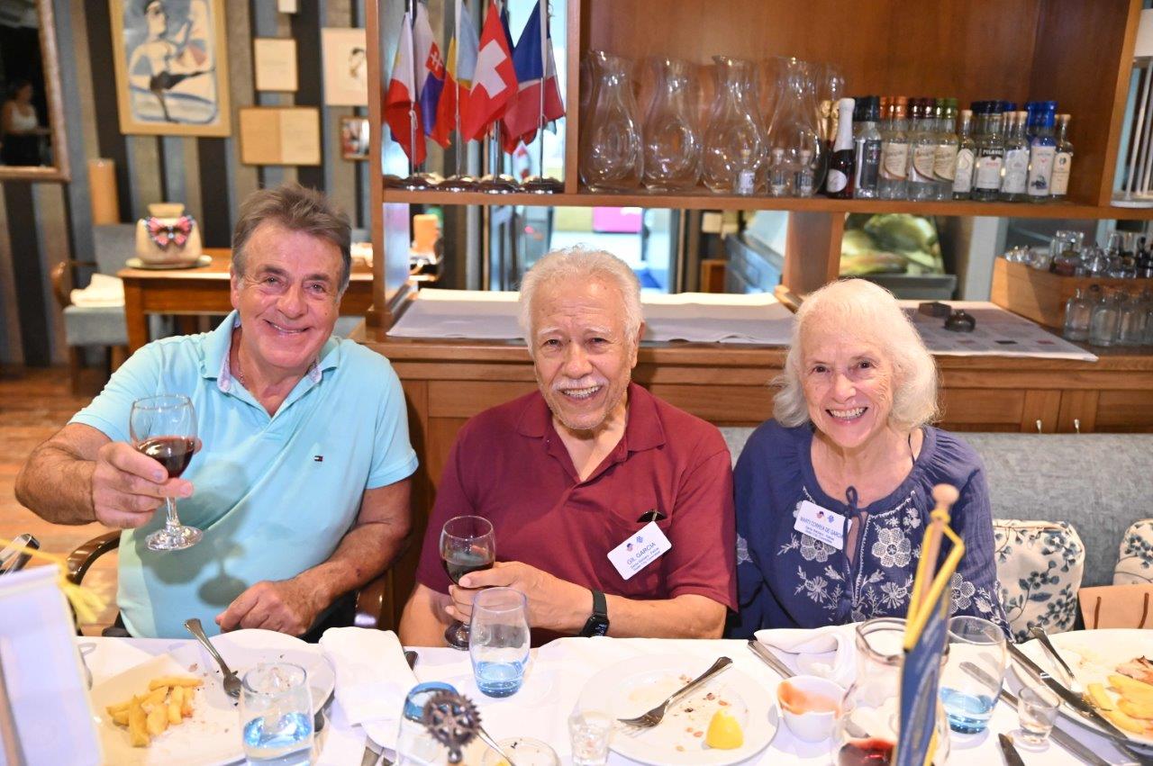 Ο Πρόεδρος της Οργάνωσης Patras-Santa Barbara Sister Cities George Papazacharioudakis, o Gil Garcia, Governor Sister Cities Southern California και Αντιπρόεδρος του ΡΟ Santa Barbara North και η Marti Garcia, μέλος του ΔΣ των Sister Cities of Southern California